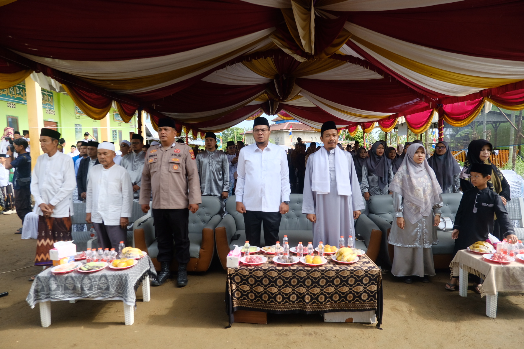 Ketua DPRD Inhil Hadiri Wisuda Santri Kelas Akhir Pondok Pesantren Daarul Rahman Tembilahan