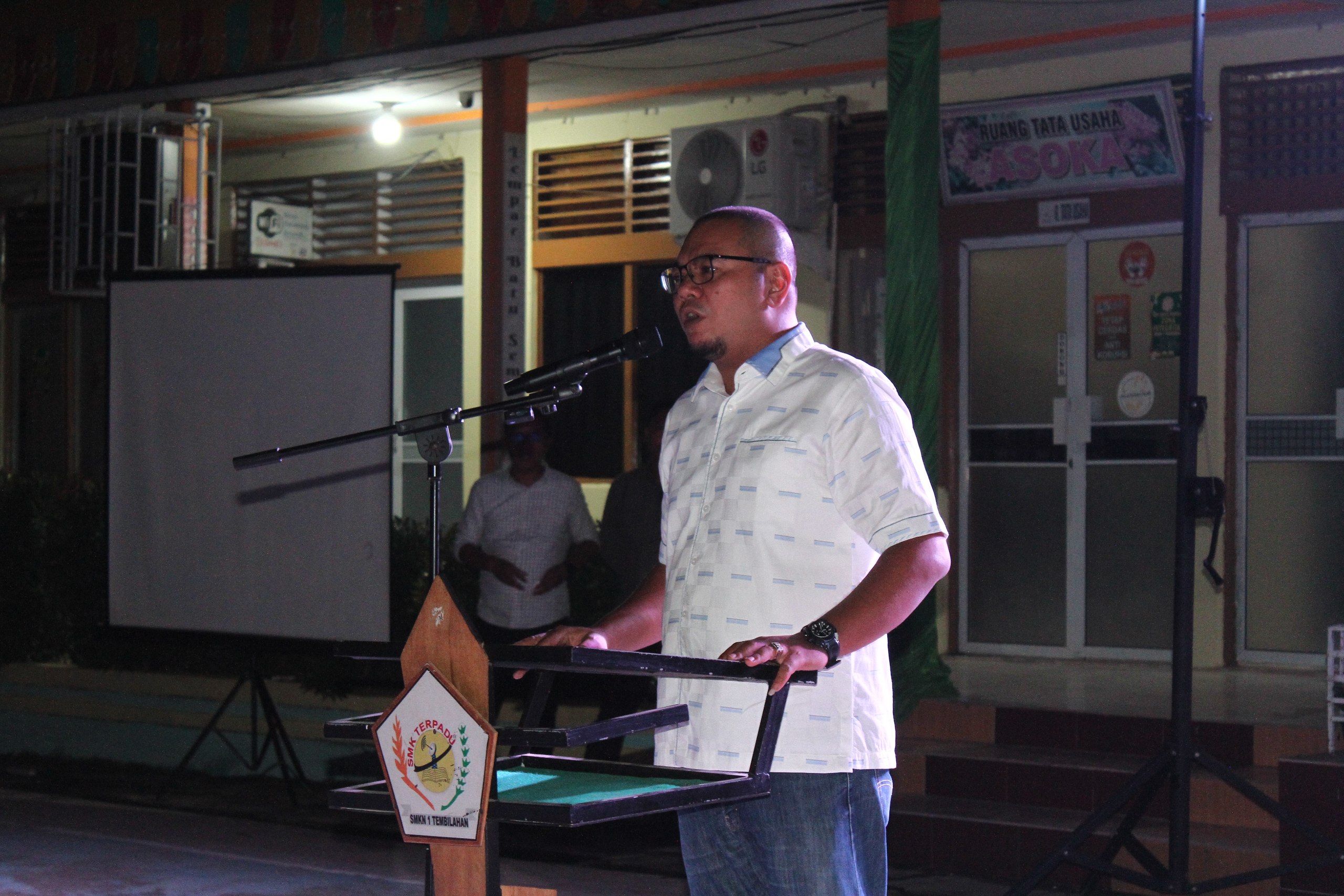 Ketua DPRD Inhil Iwan Taruna Hadiri Malam Keakraban Murid Baru SMKN 1 Tembilahan, Berikan Motivasi Generasi Muda