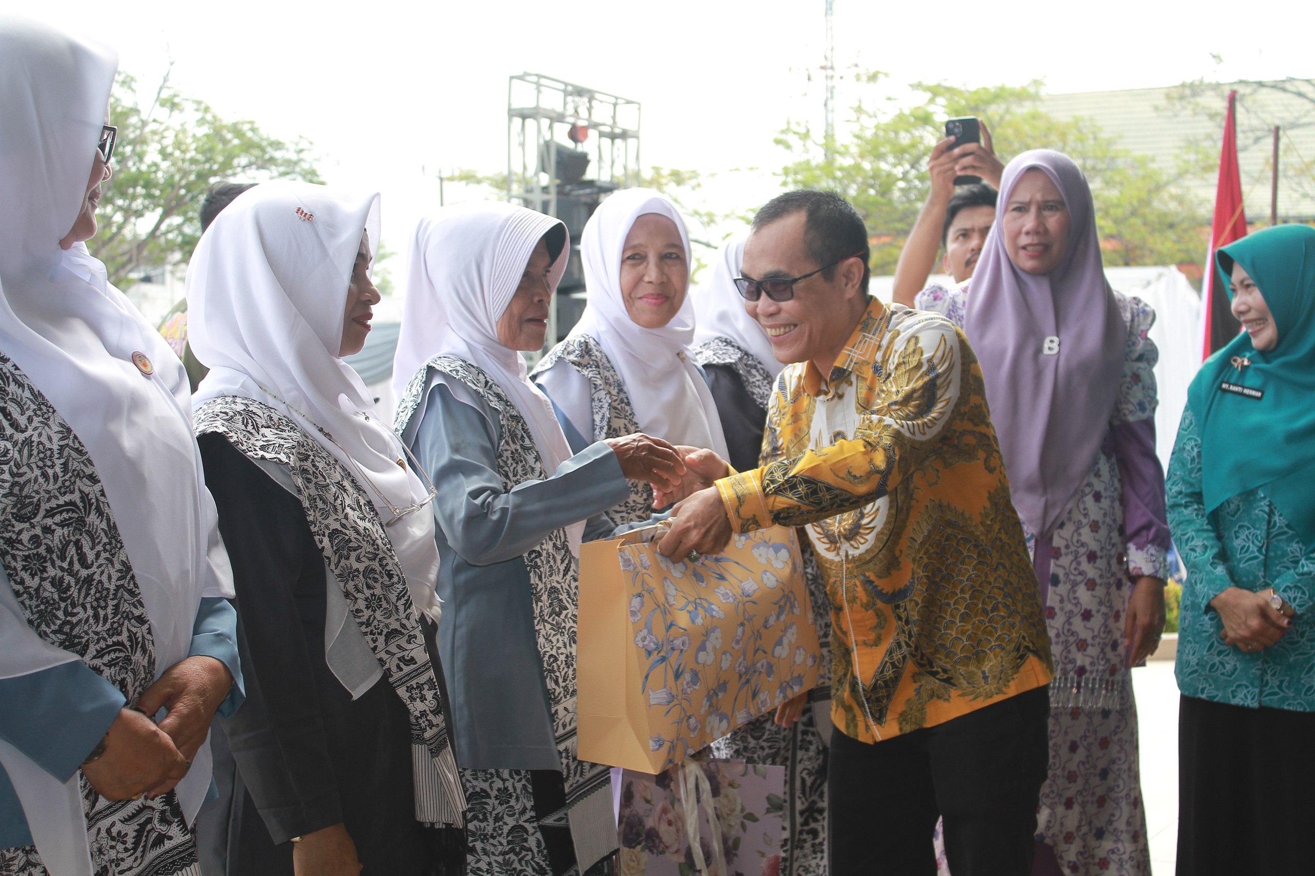 Wakil Ketua Komisi IV DPRD Inhil H. Alwi Effendy Hadiri Peringatan HUT Ikatan Bidan Indonesia ke-75