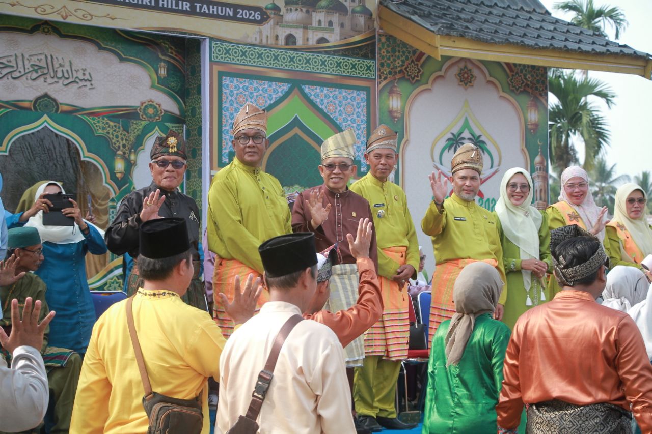 Anggota Komisi II DPRD Inhil H. M. Yusuf Said Hadiri Pawai Ta’aruf dan Pembukaan Stand Bazar MTQ ke-41 Kecamatan Enok